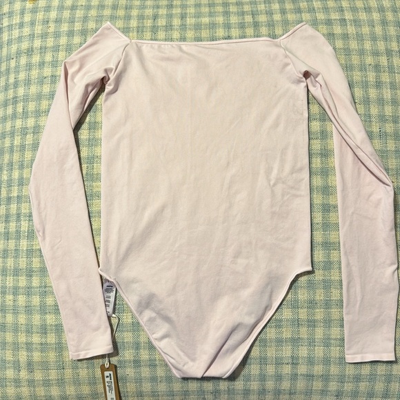 NWT Essential Off The Shoulder Bodysuit - Picture 6 of 8